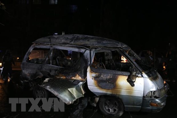  Một chiếc xe bị phá hủy tại hiện trường vụ nổ bom ở Kabul, Afghanistan ngày 13-11. (Ảnh: THX/TTXVN)