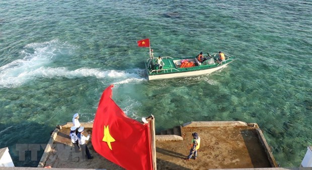 Xuồng tuần tra trên đảo Đá Thị (Ảnh: Sỹ Tuyên/TTXVN)
