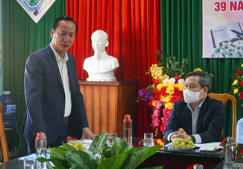 Đồng chí Bí thư Huyện ủy Quảng Trạch Nguyễn Xuân Đạt phát biểu tại buổi gặp mặt.