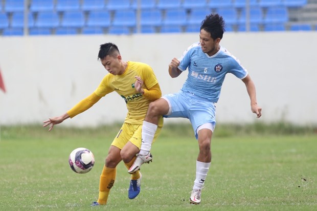  Nhiều câu lạc bộ V-League tổ chức thi đấu giao hữu cho cầu thủ lấy lại cảm giác bóng, phong độ. (Ảnh: PV/Vietnam+)