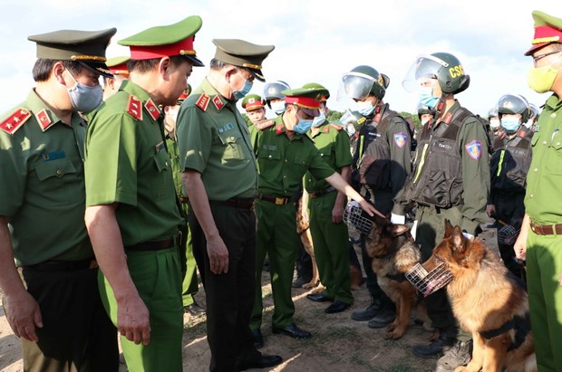 Ảnh minh họa: Bộ trưởng Bộ Công an, Đại tướng Tô Lâm kiểm tra công tác huấn luyện chó nghiệp vụ. (Ảnh: TTXVN phát)