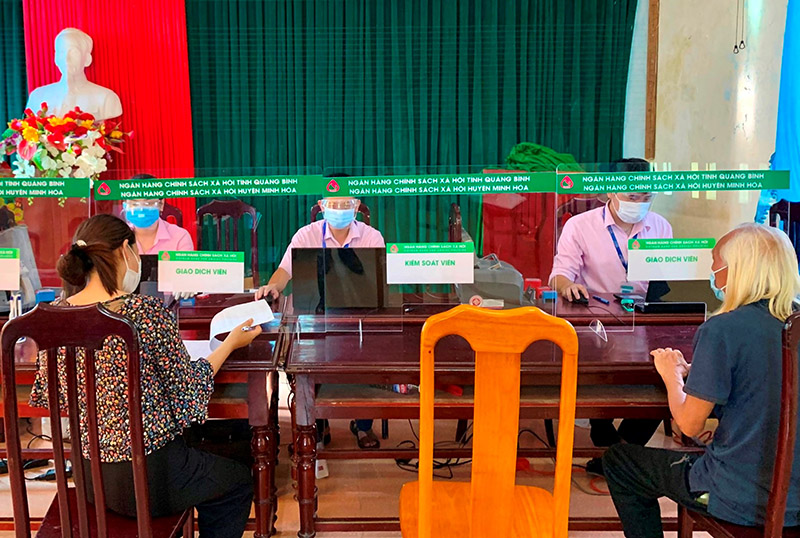 Nguồn vốn tín dụng chính sách đã phủ khắp 15/15 xã, thị trấn trên địa bàn huyện Minh Hóa .