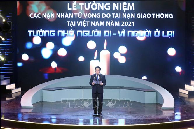 Phó Thủ tướng Thường trực Phạm Bình Minh, Chủ tịch Ủy ban An toàn giao thông Quốc gia phát biểu. Ảnh: Phạm Kiên/TTXVN
