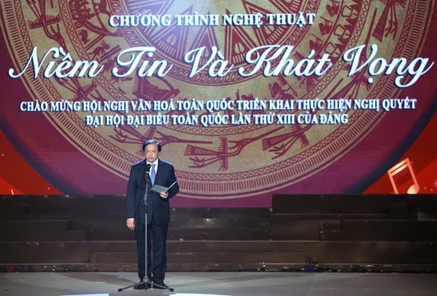  Thứ trưởng Bộ Văn hoá, Thể thao và Du lịch Tạ Quang Đông phát biểu khai mạc chương trình. (Ảnh: Hoàng Hiếu/TTXVN)