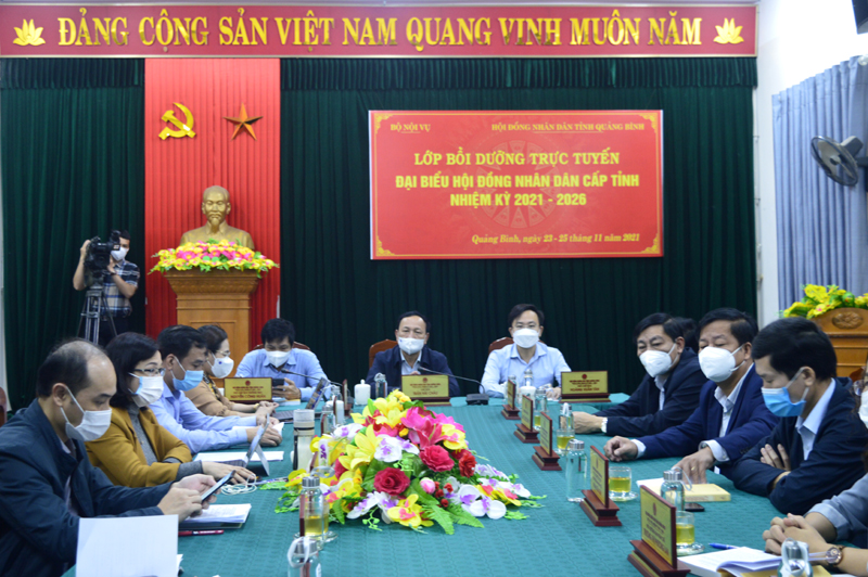 Các đại biểu dự tập huấn tại điểm cầu Quảng Bình.