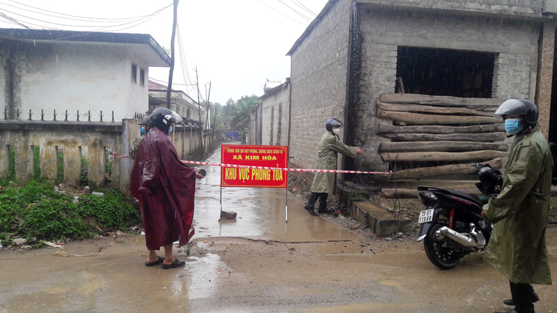 Nhiều khu vực, địa điểm ở xã Kim Hóa  bị phong tỏa tạm thời để sàng lọc, truy vết F1.  