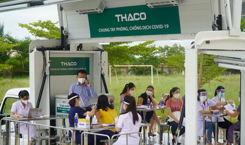 CDC Quảng Bình tổ chức các điểm tiêm bằng xe tiêm vắc xin lưu động.