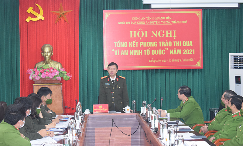 Đại tá Nguyễn Tiến Nam, Giám đốc Công an tỉnh phát biểu chỉ đạo tại hội nghị.