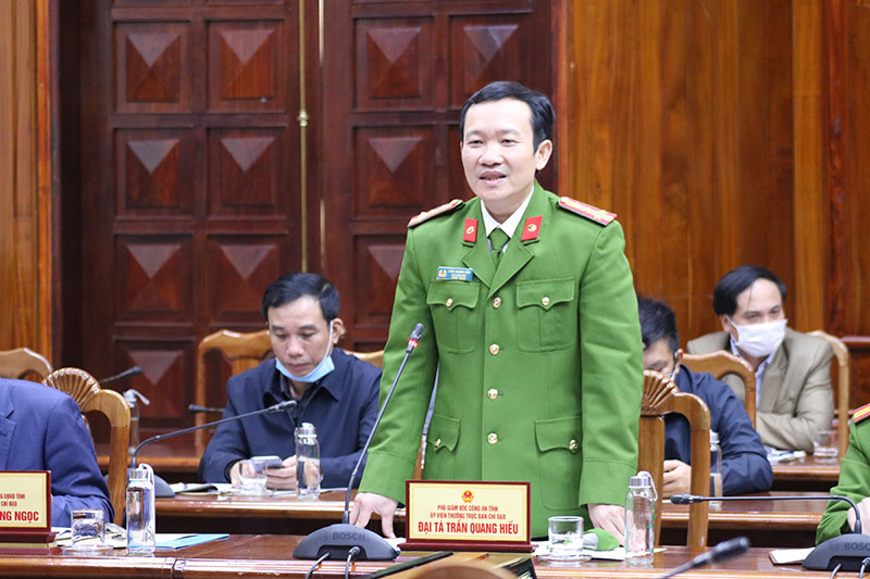 Đại tá Trần Quang Hiếu, Phó Giám Đốc Công an tỉnh, Ủy viên Thường trực Ban Chỉ đạo PCCC và CNCH phát biểu tại hội nghị.