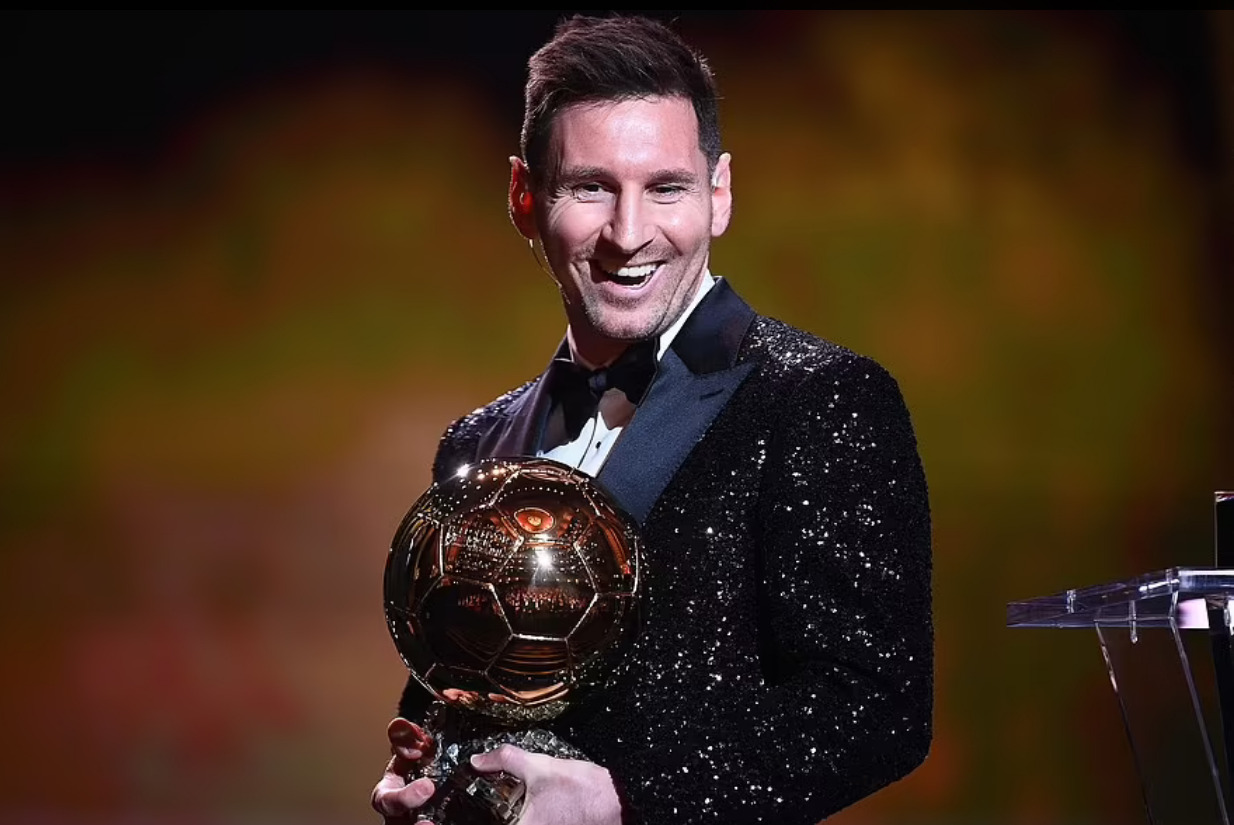Messi giành Quả bóng Vàng 2021. Ảnh: DM