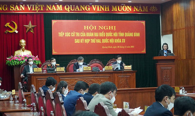 Phó tưởng Đoàn ĐBQH tỉnh Nguyễn Minh Tâm báo cáo kết quả kỳ họp thứ 2, Quốc hội khóa XV với cử tri.