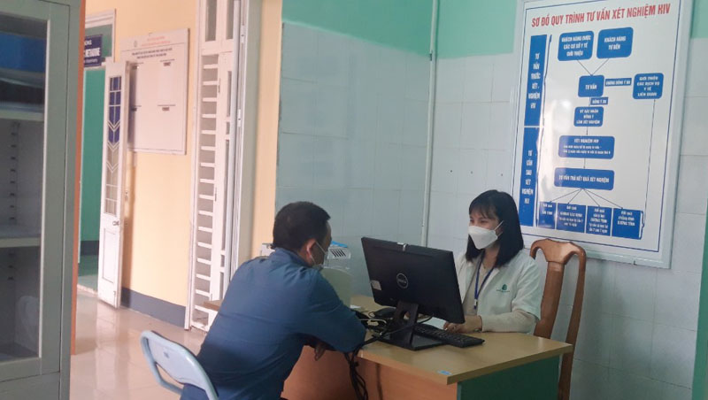 Người nghi nhiễm đã tự nguyện tới cơ sở y tế để được tư vấn về HIV/AIDS.