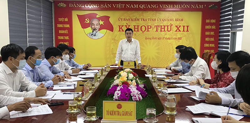 Đồng chí Chủ nhiệm UBKT Tỉnh ủy Đinh Hữu Thành phát biểu tại kỳ họp.