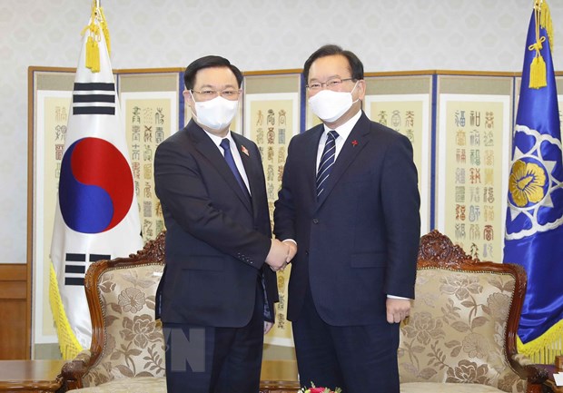 Chủ tịch Quốc hội Vương Đình Huệ hội kiến Thủ tướng Hàn Quốc