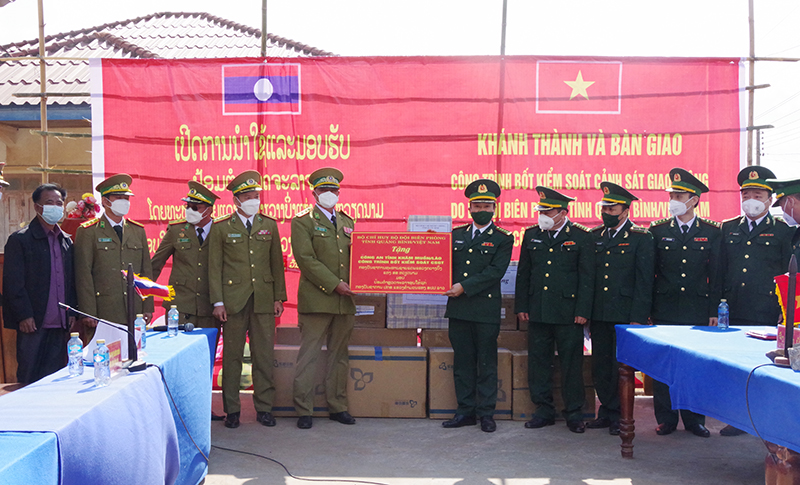 Bộ đội Biên phòng Quảng Bình-Công an tỉnh Khăm Muộn gặp gỡ trao đổi tình hình