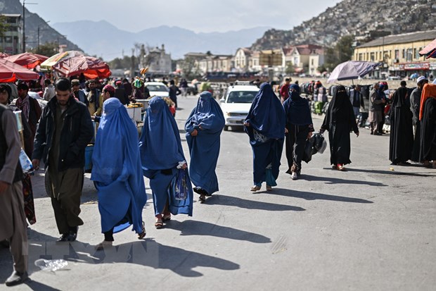 Taliban yêu cầu phụ nữ không đi quá 72km nếu không có nam giới đi cùng