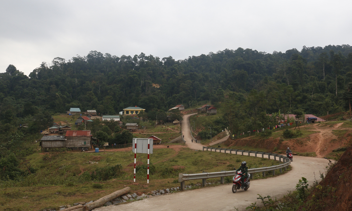 Thắm tình hữu nghị nơi biên giới Việt-Lào