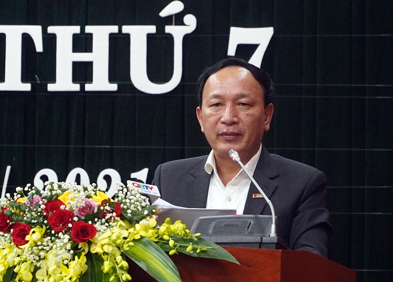 Đồng chí Phó Bí thư Thường trực Tỉnh ủy Trần Hải Châu báo cáo kết quả công tác xây dựng Đảng.    