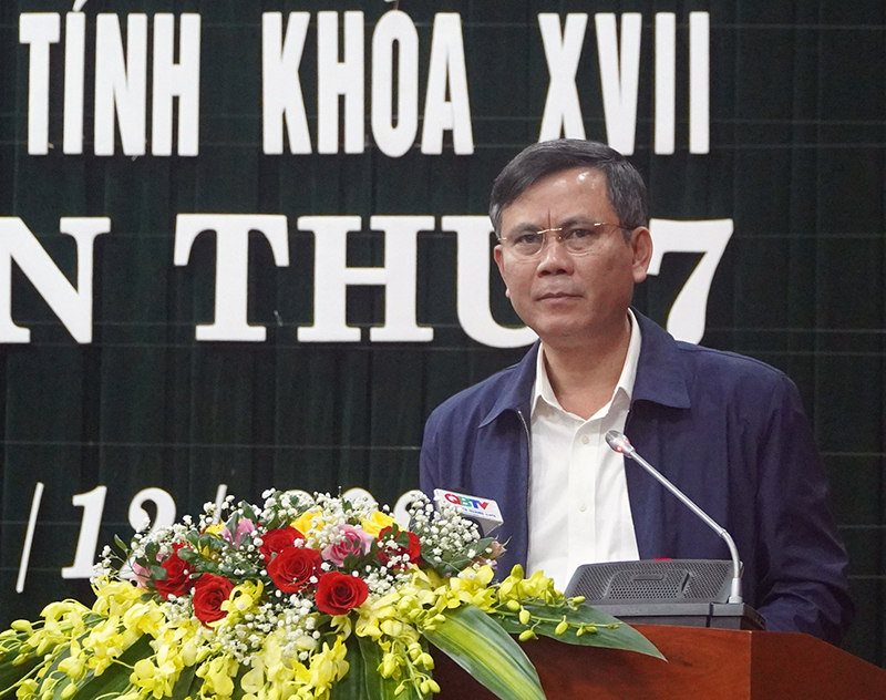 Đồng chí Chủ tịch UBND tỉnh Trần Thắng báo cáo tình hình thực hiện nhiệm vụ KT-XH.