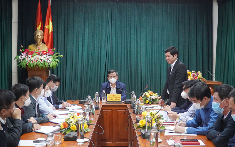 Đồng chí Phó Chủ tịch UBND tỉnh Hồ An Phong đề nghị đề nghị Sở TT-TTcần xây dựng kế hoạch cụ thể trong việc triển khai Chuyển đổi số, xây dựng chính quyền điện tử và đô thị thông minh.
