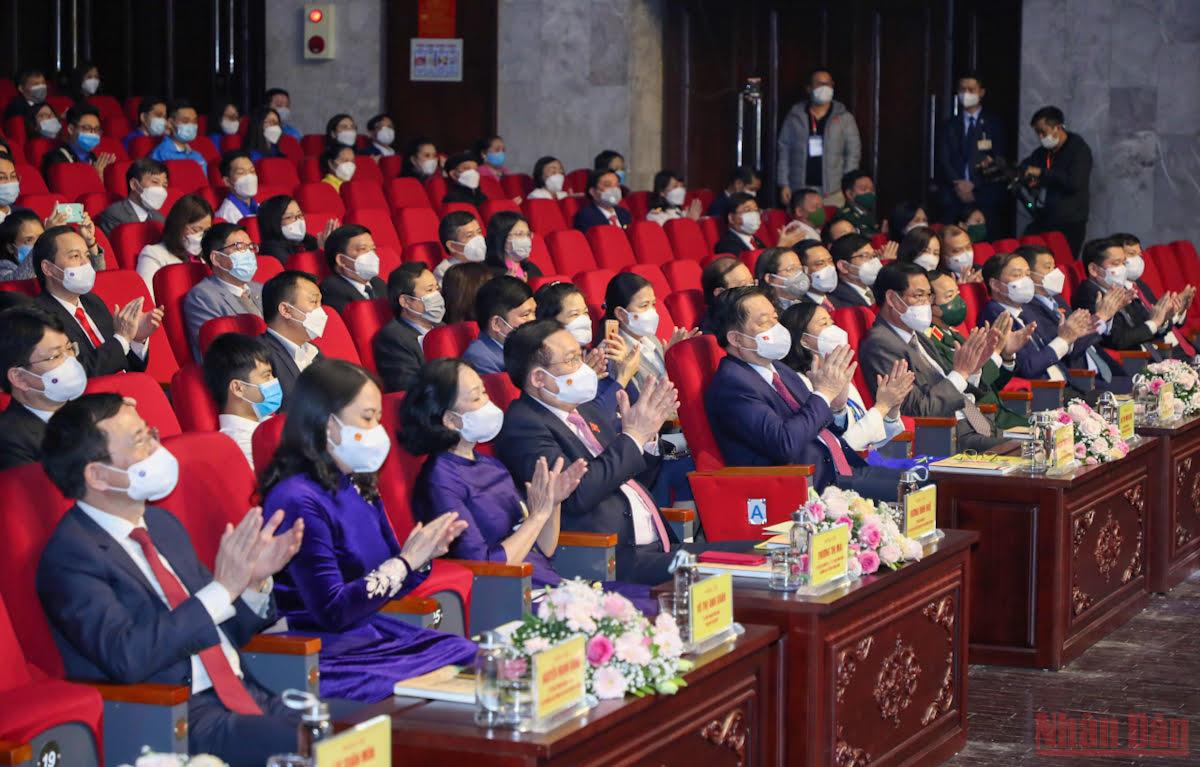   Chủ tịch Quốc hội Vương Đình Huệ cùng các đồng chí lãnh đạo Đảng, Nhà nước và các đại biểu dự chương trình. (Ảnh: Duy Linh)