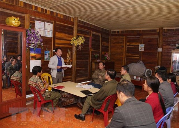Một buổi họp sinh hoạt chi bộ tại bản Pá Bon thuộc Đảng bộ xã Nậm Pì, huyện Nậm Nhùn, tỉnh Lai Châu. (Ảnh: Quý Trung/TTXVN)
