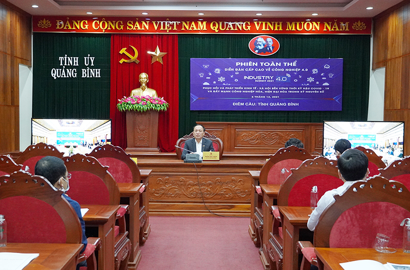 Đồng chí Phó Bí thư Thường trực Tỉnh ủy Trần Hải Châu và các đại biểu tham dự diễn đàn ở điểm cầu Quảng Bình