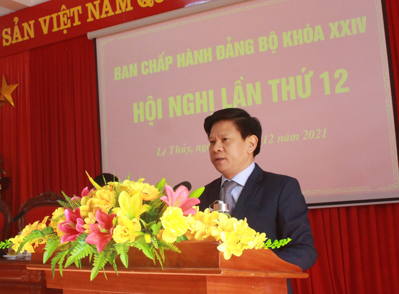 Đồng chí Lê Vĩnh Thế, Tỉnh ủy viên, Bí thư Huyện ủy Lệ Thủy kết luận hội nghị