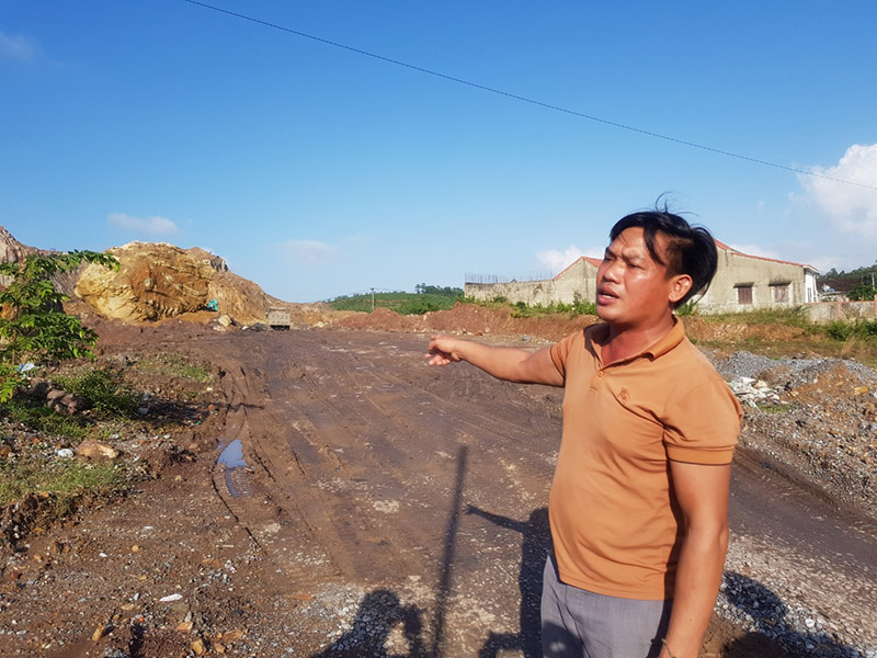 Nhiều hộ dân mua đất ở khu vực thôn Thu Trường, xã Quảng Trường, huyện Quảng Trạch bức xúc vì nhiều năm bị  