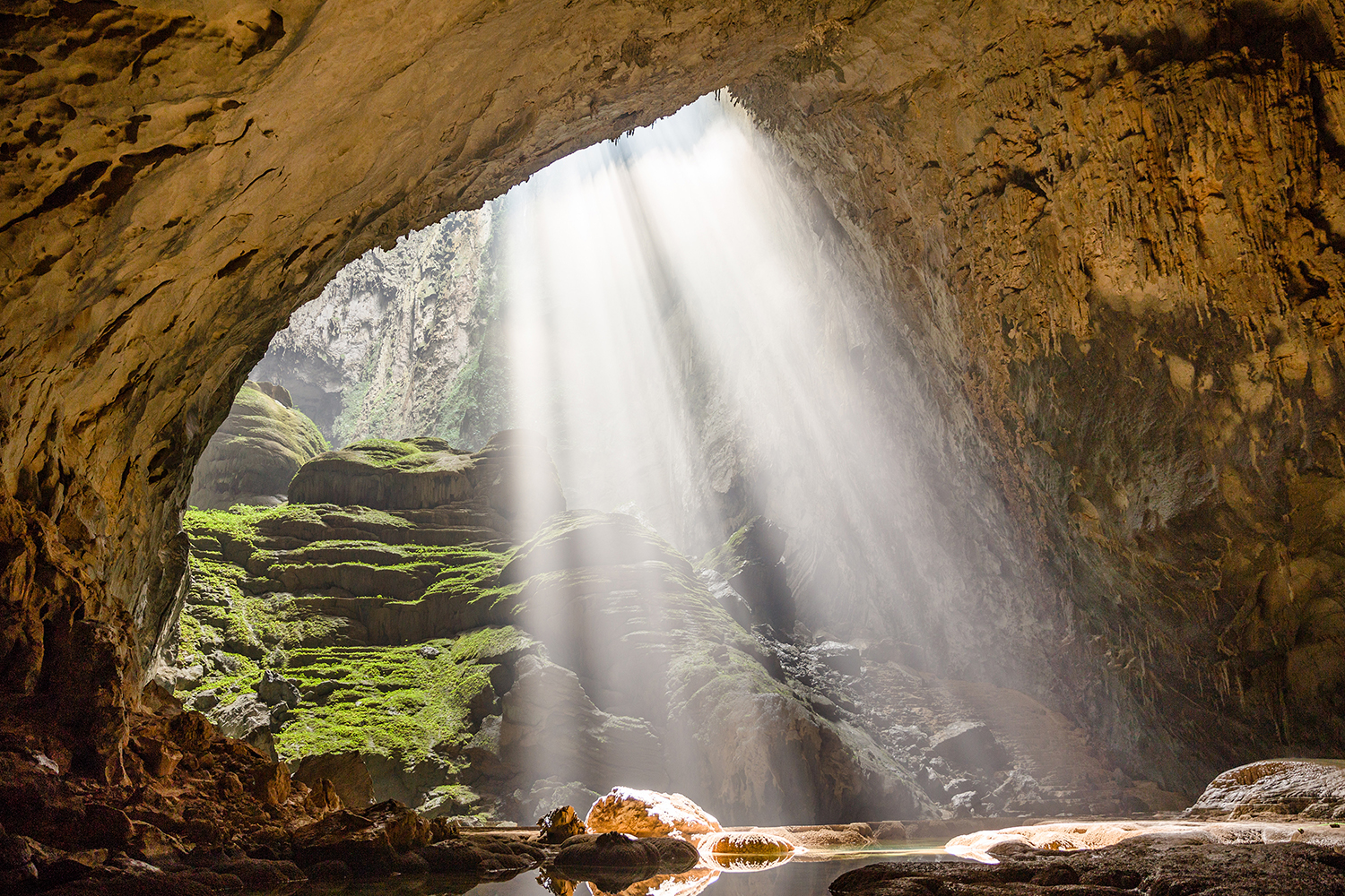 “Chinh phục Sơn Đoòng-hang động lớn nhất thế giới” được đánh giá là một trong những tour du lịch mang đẳng cấp quốc tế.