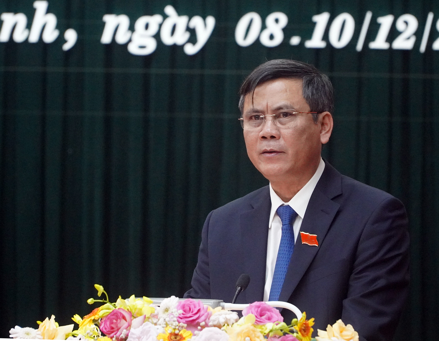 Đồng chí Chủ tịch UBND tỉnh Trần Thắng phất biểu tại kỳ họp