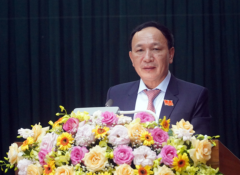 Đồng chí Chủ tịch HĐND tỉnh Trần Hải Châu phát biểu tại phiên họp