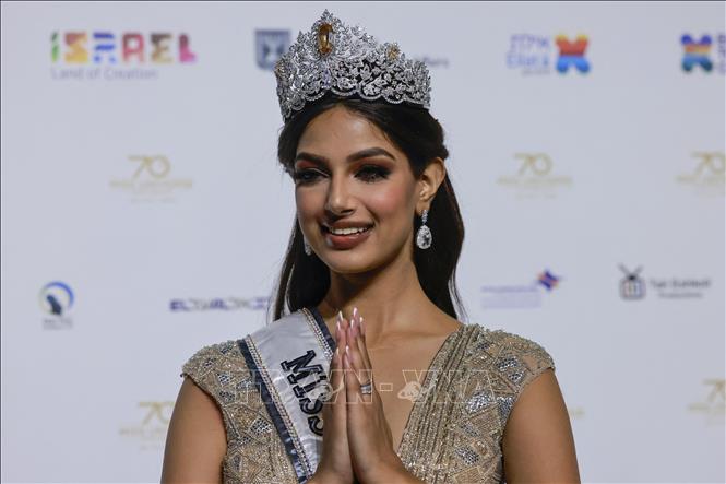  Hoa hậu Ấn Độ Harnaaz Sandhu trong cuộc họp báo sau khi giành vương miện Hoa hậu Hoàn vũ 2021 tại thành phố Eilat (Israel) ngày 13-12-2021. Ảnh: AFP/TTXVN