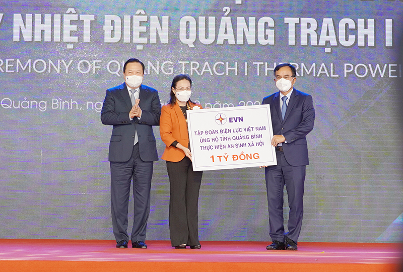 Tập đoàn Điện lực Việt Nam tặng 1 tỷ đồng chó tỉnh Quảng Bình thực hiện công tác an sinh xã hội.