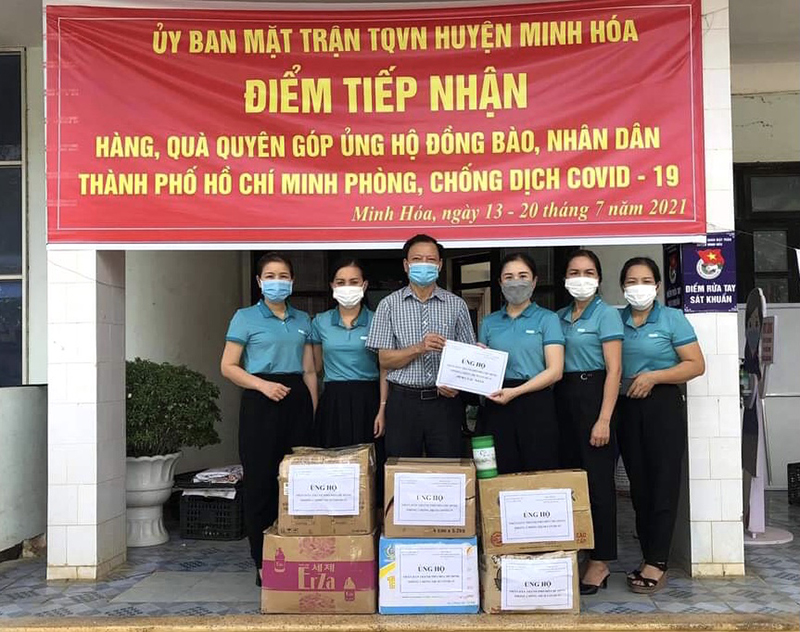 Ủy ban MTTQVN huyện Minh Hoá tiếp nhận ủng hộ phòng, chống Covid-19.