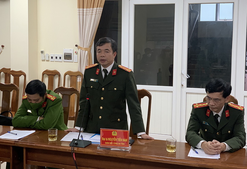 Đồng chí Giám đốc Công an tỉnh Nguyễn Tiến Nam phát biểu tại buổi làm việc