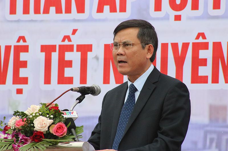 Đồng chí Trần Thắng, Phó Bí thư Tỉnh ủy, Chủ tịch UBND tỉnh phát biểu tại lễ ra quân.