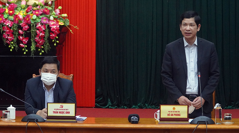 Đồng chí Phó Chủ tịch UBND tỉnh Hồ An Phong phát biểu chỉ đạo tại buổi họp báo