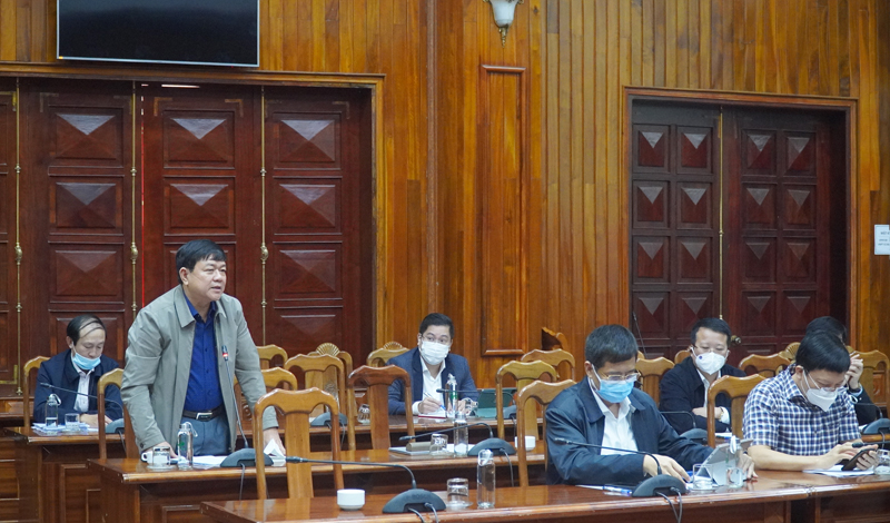 Lãnh đạo thị xã Ba Đồn phát biểu về việc triển khai xây dựng CQĐT, ĐTTM tại địa phương.