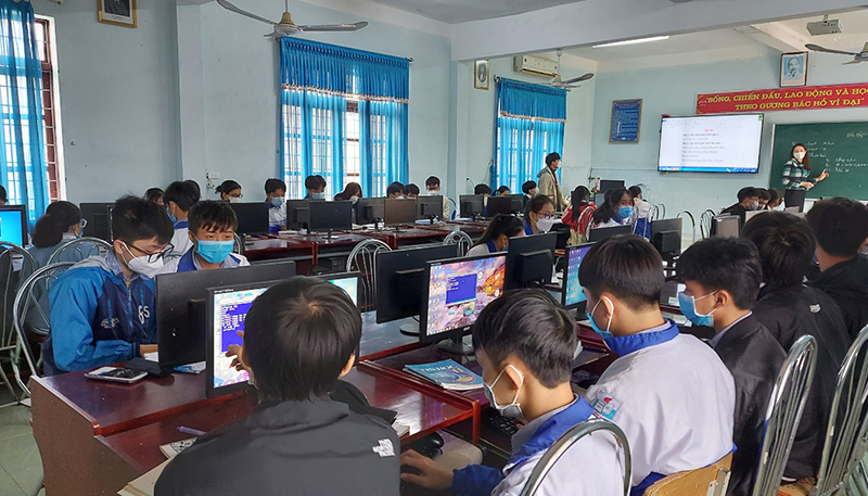 Một giờ học Tin học tại Trường THPT Lê Hồng Phong.