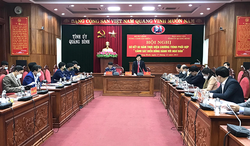 Đồng chí Trưởng ban Dân vận Tỉnh ủy Lê Văn Bảo phát biểu tại hội nghị.