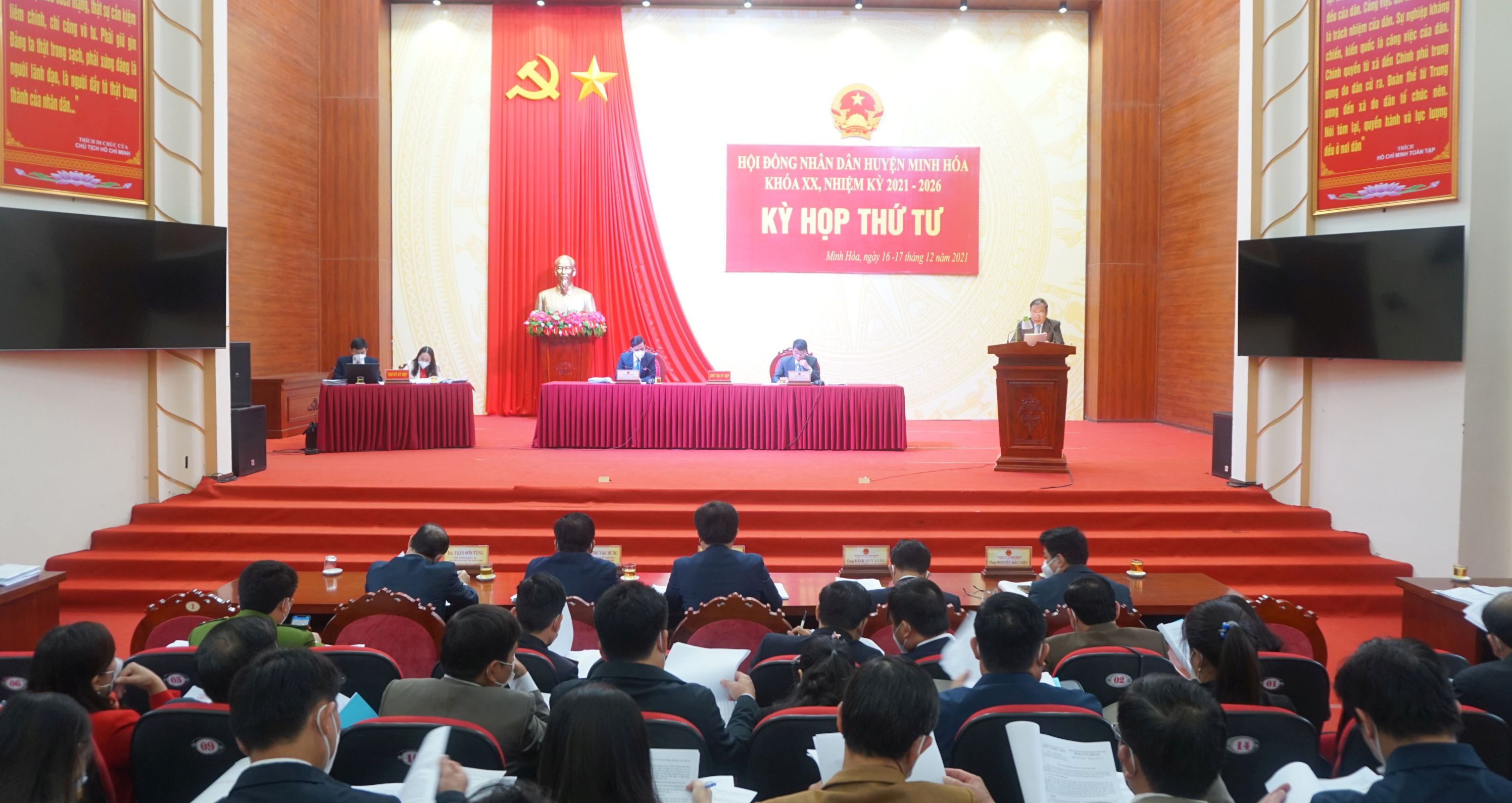 Toàn cảnh kỳ họp thứ 4, HĐND huyện Minh Hóa.