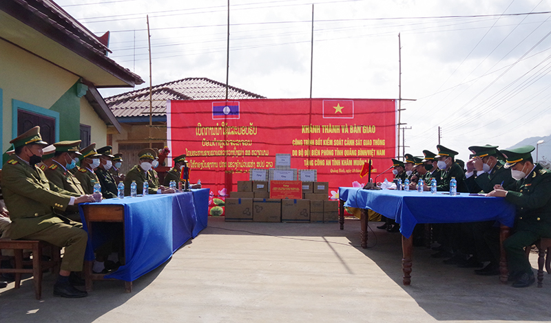 Trao đổi tình hình giữa BCH Bộ đội Biên phòng tỉnh Quảng Bình và Công an tỉnh Khăm Muộn.