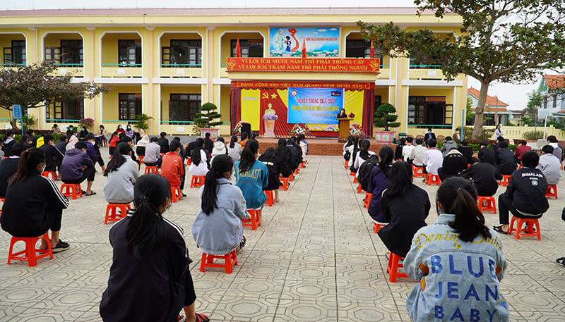 CDC Quảng Bình đẩy mạnh công tác truyền thông phòng chống tác hại thuốc lá trong trường học. 