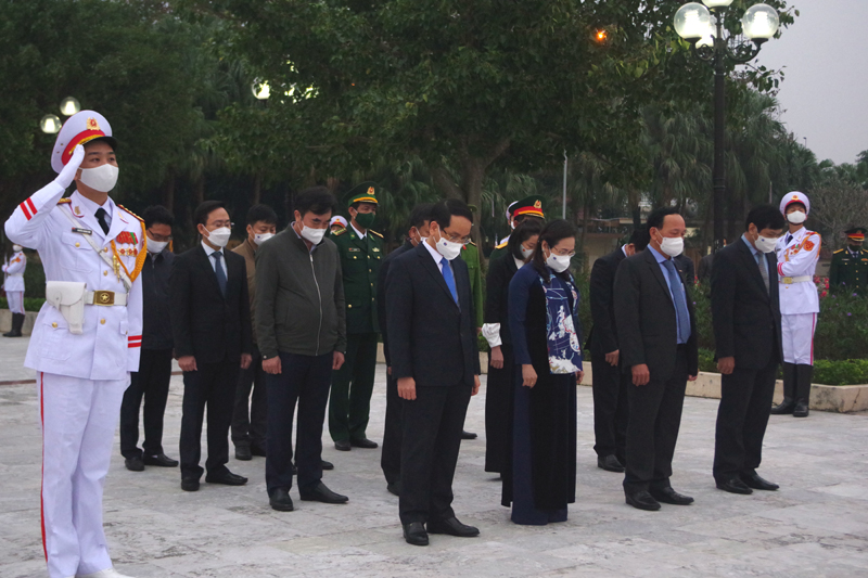  Đoàn đại biểu Tỉnh ủy, HĐND, UBND, Ủy ban MTTQVN tỉnh tổ chức lễ viếng, dâng hương tại Nghĩa trang Liệt sỹ Ba Dốc.