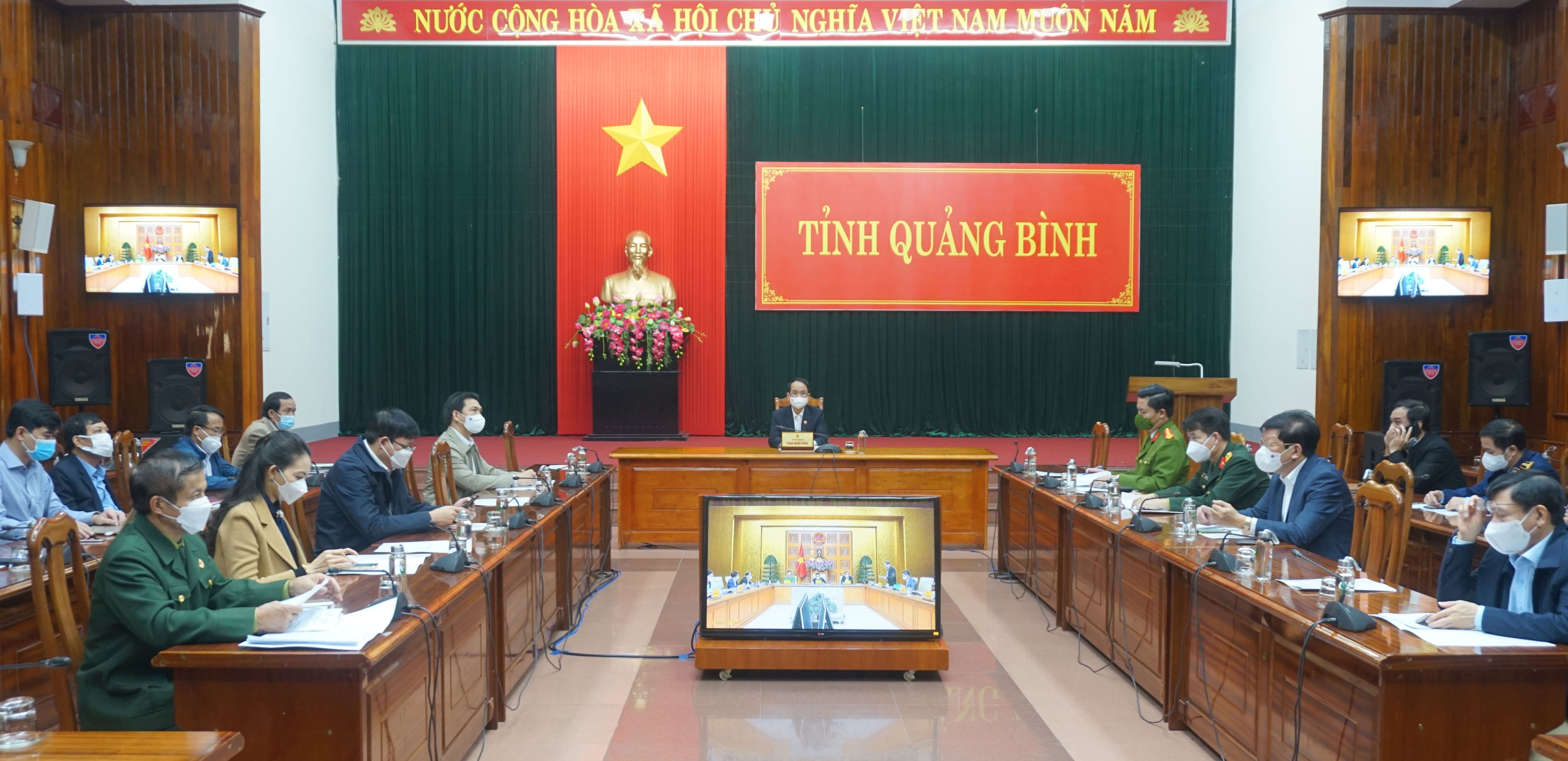  Các đại biểu tham dự hội nghị tại điểm cầu tỉnh Quảng Bình.