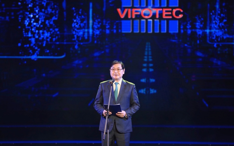  Tiến sĩ Khoa học Phan Xuân Dũng, Chủ tịch VUSTA phát biểu khai mạc tại lễ trao giải. 