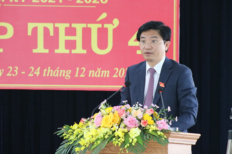 Bí thư Thị ủy Ba Đồn Trương An Ninh phát biểu tại kỳ họp.