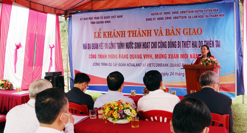 Đồng chí Phạm Thị Hân, Chủ tịch Ủy ban MTTQVN tỉnh phát biểu tại buổi lễ.
