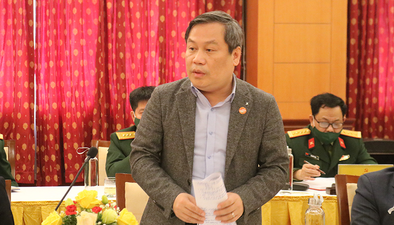 Đồng chí Vũ Đại Thắng, Ủy viên Ban Chấp hành Trung ương Đảng, Bí thư Tỉnh ủy, Trưởng đoàn ĐBQH tỉnh Quảng Bình phát biểu tại hội nghị.